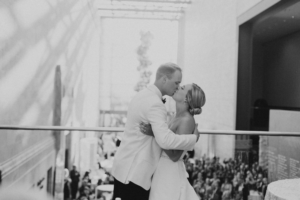 Joslyn Art Museum Omaha Nebraska Midwest Wedding Wedding Kiss